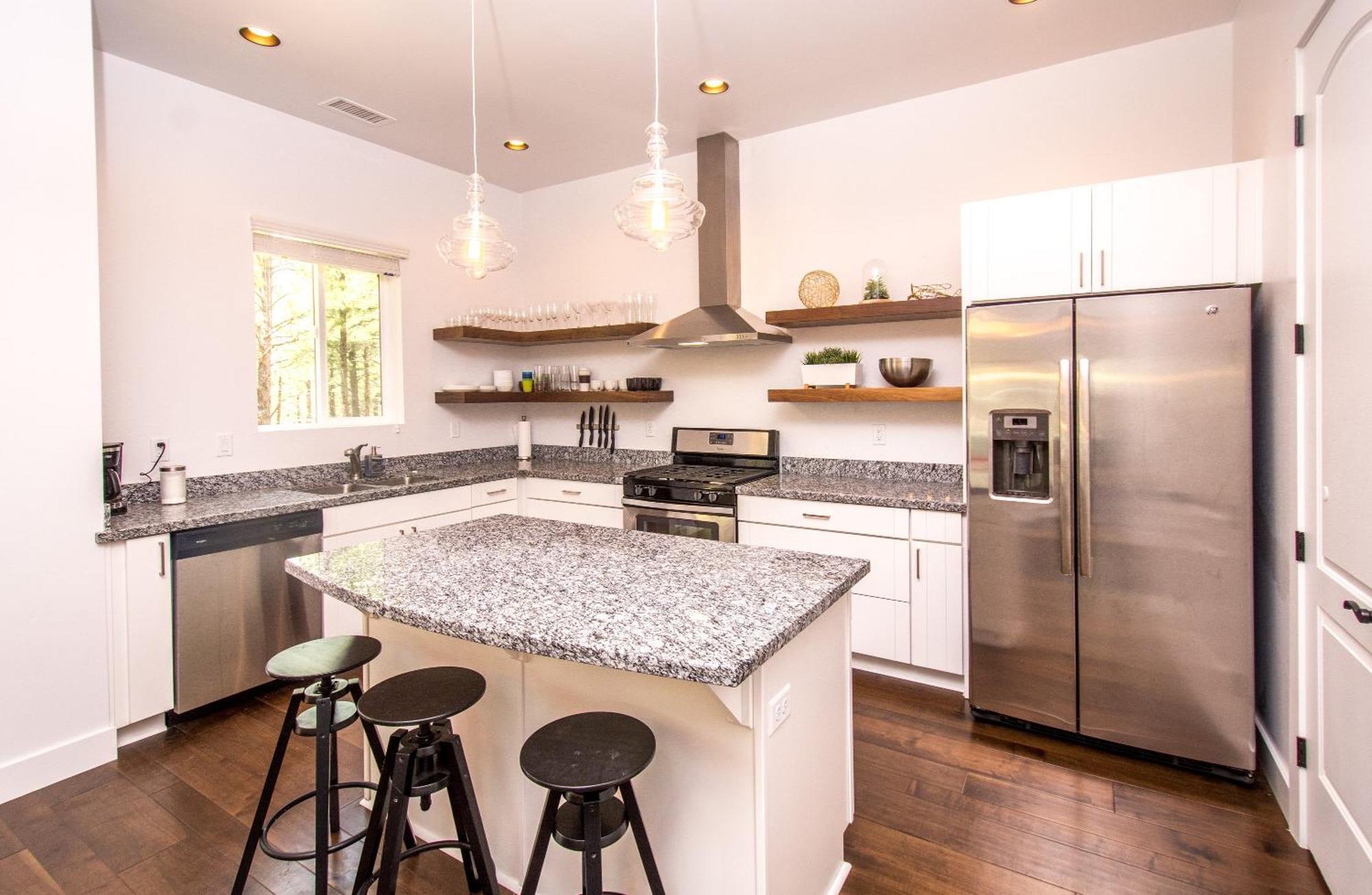 Chic Stylish 4 Bedroom Newly Built Town-home Perfect Location *