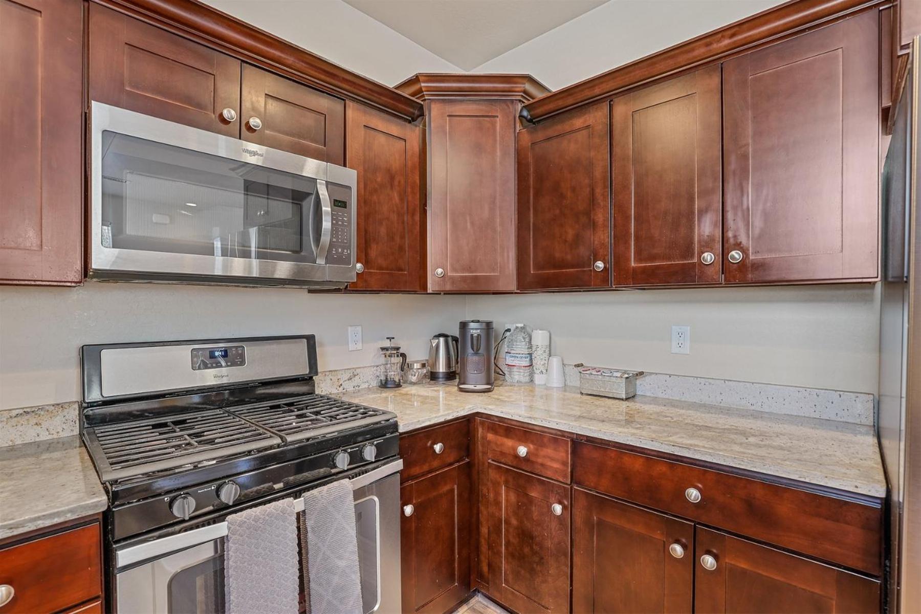 Beautiful Townhome Loaded With Amenities Excellent Location Great Value Ac * Flagstaff