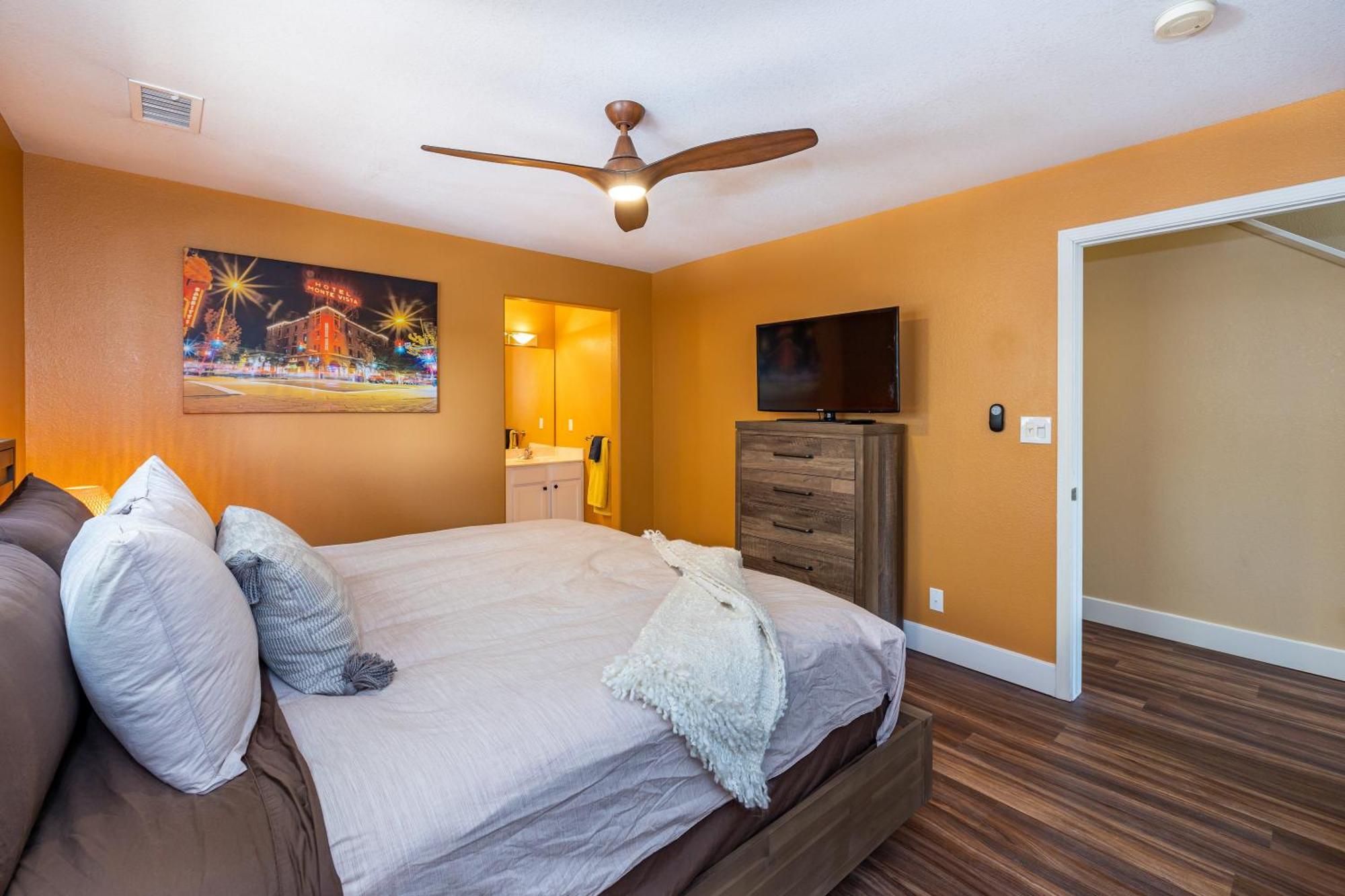 Villa Mountain Jewel Modern Townhome In The Pines Great Location Near Downtown Flagstaff