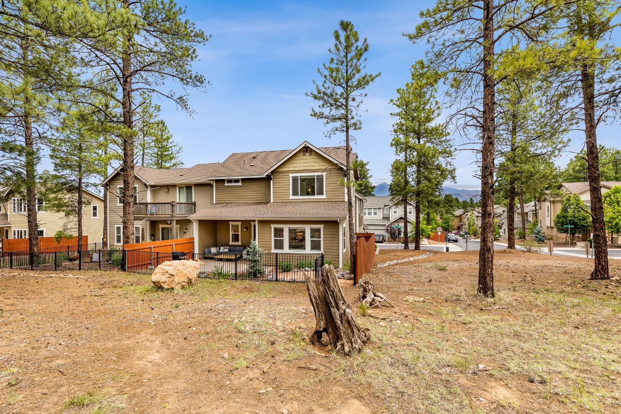 Villa Pinnacle Pines Forest Views Modern With Ev Charger Direct Trail Access