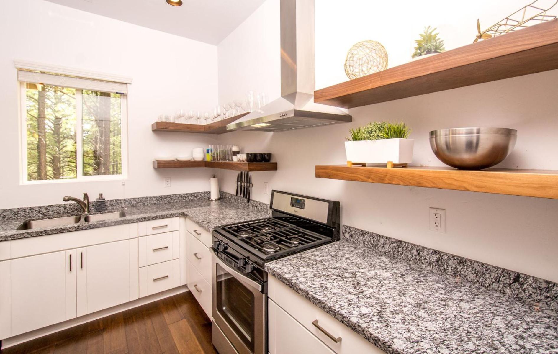 Chic Stylish 4 Bedroom Newly Built Town-home Perfect Location Villa Flagstaff
