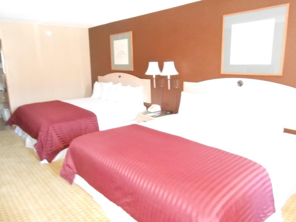Travelodge - Nau Conference Center Motel 3*