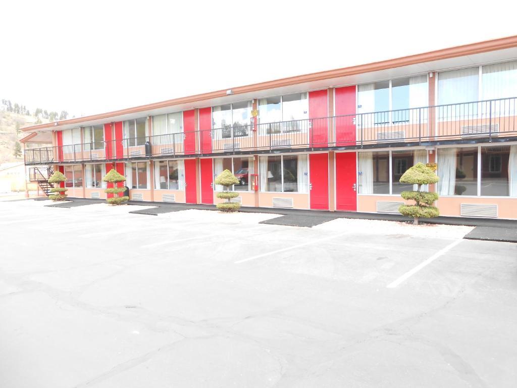 Travelodge - Nau Conference Center 3*