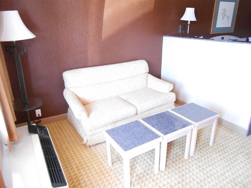 Travelodge - Nau Conference Center 3*