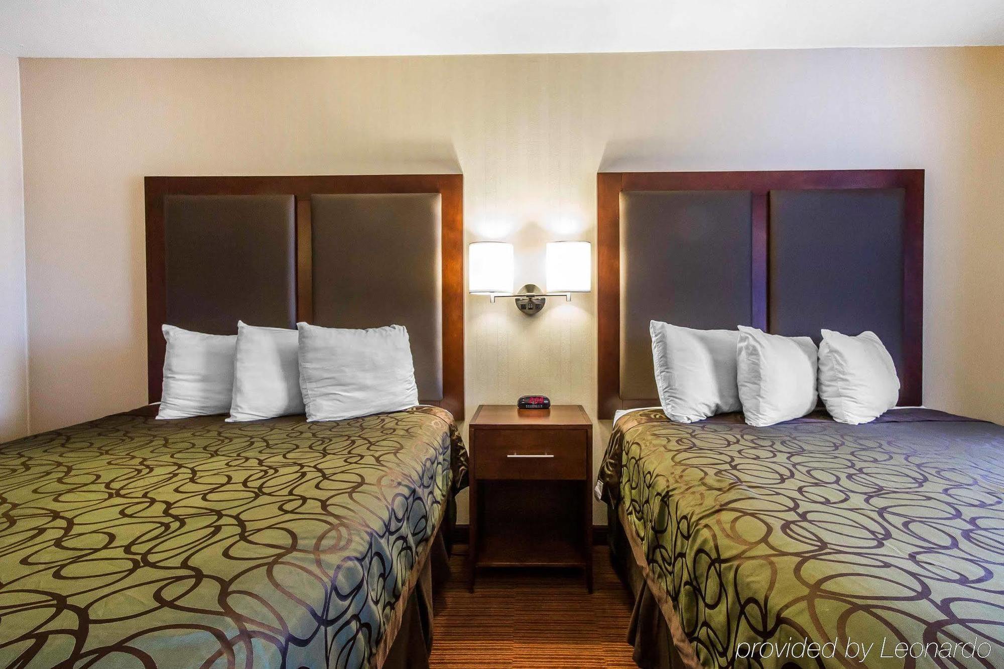 Econo Motel 2*