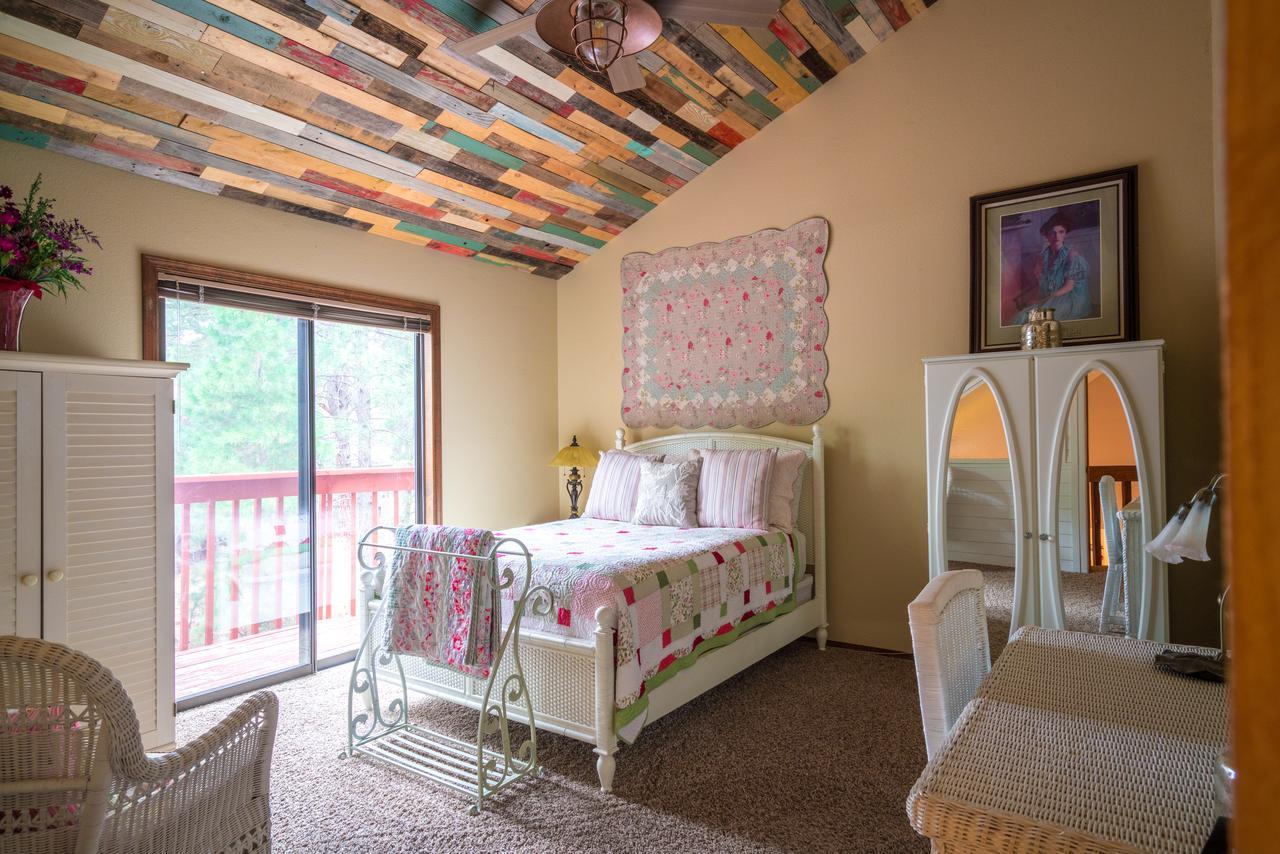 Whispering Pines Bed & Breakfast 4*