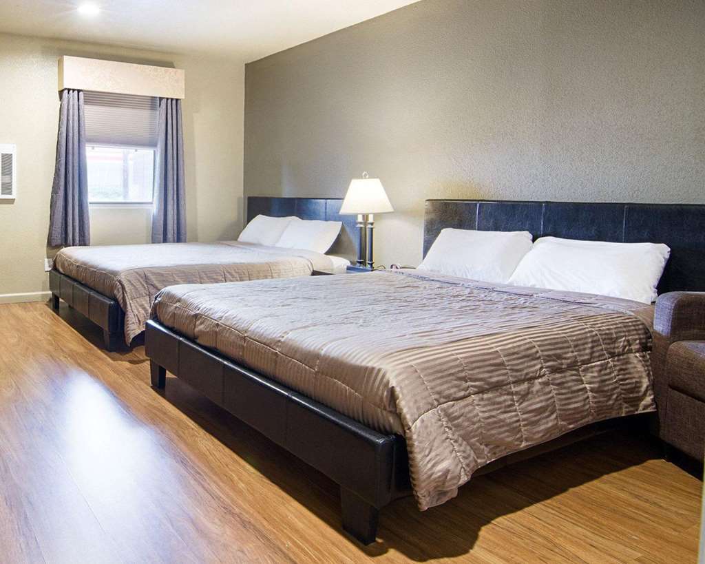 Rodeway East Route 66 Inn 2*