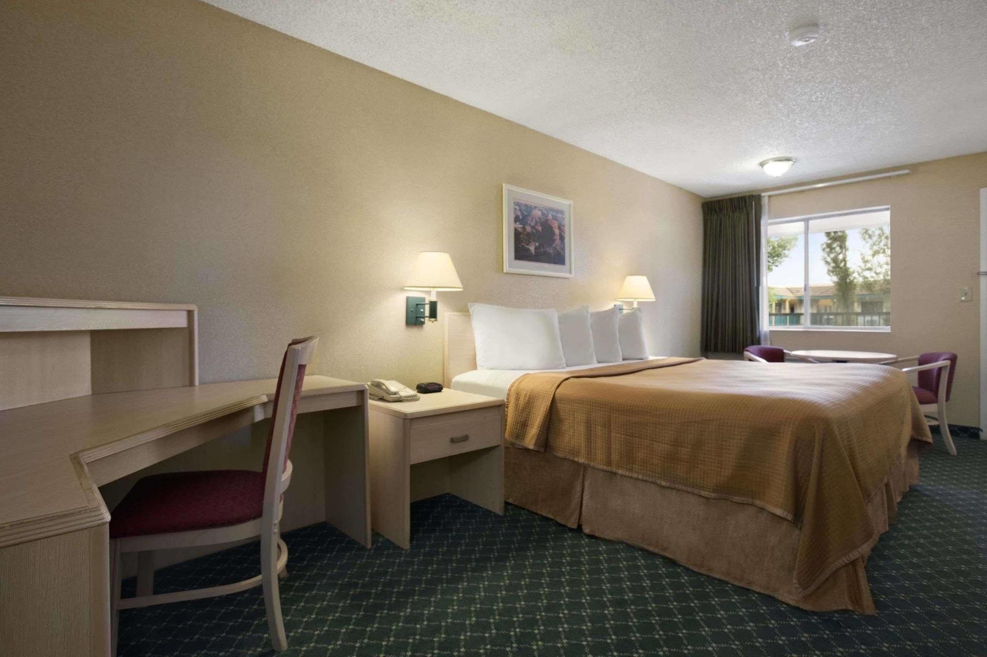 6 Az Hotel