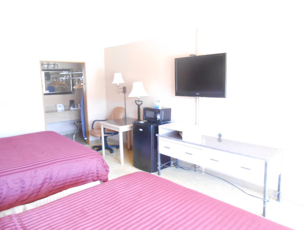 Travelodge - Nau Conference Center Motel 3*