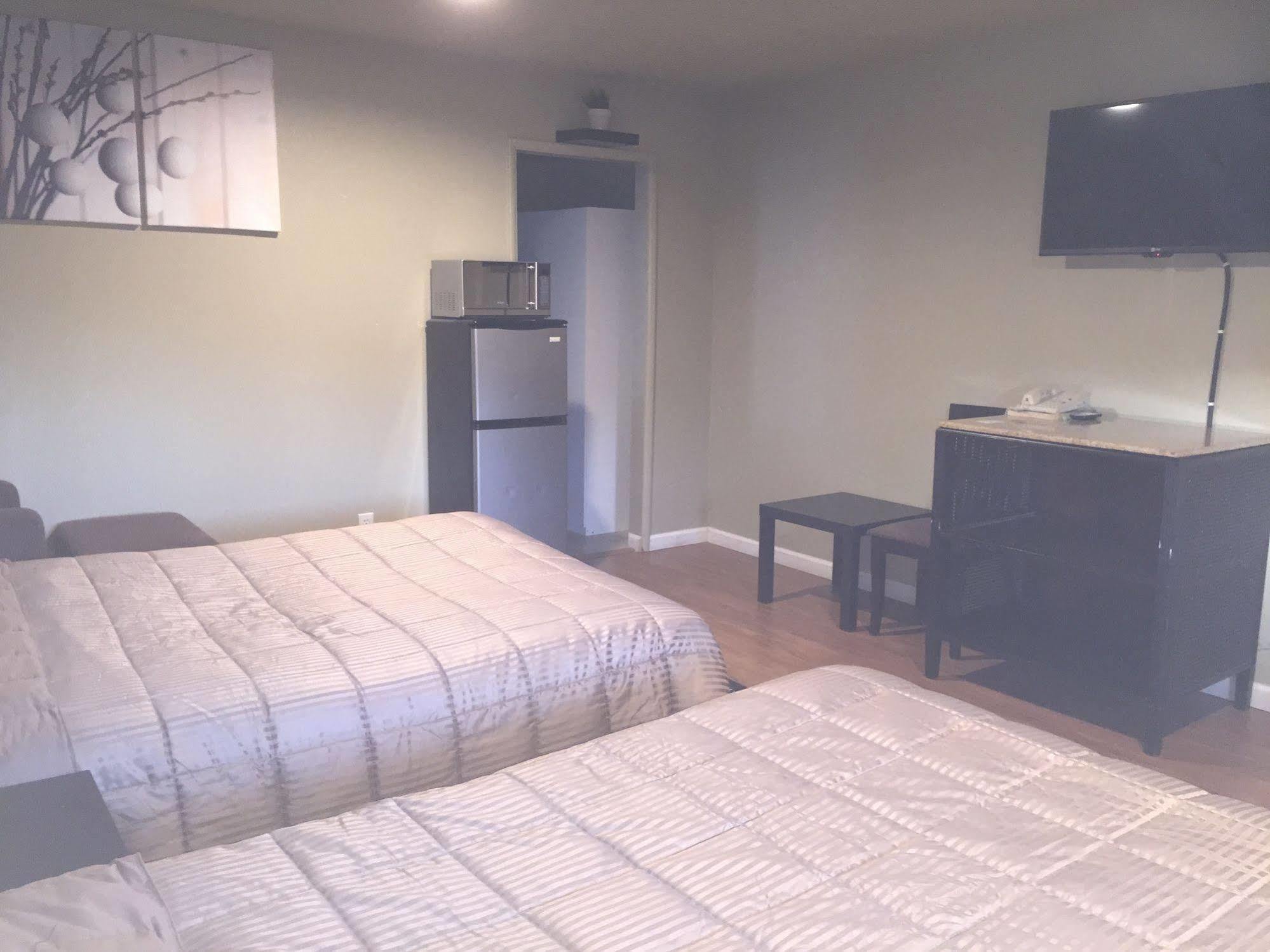 Rodeway East Route 66 Inn 2*