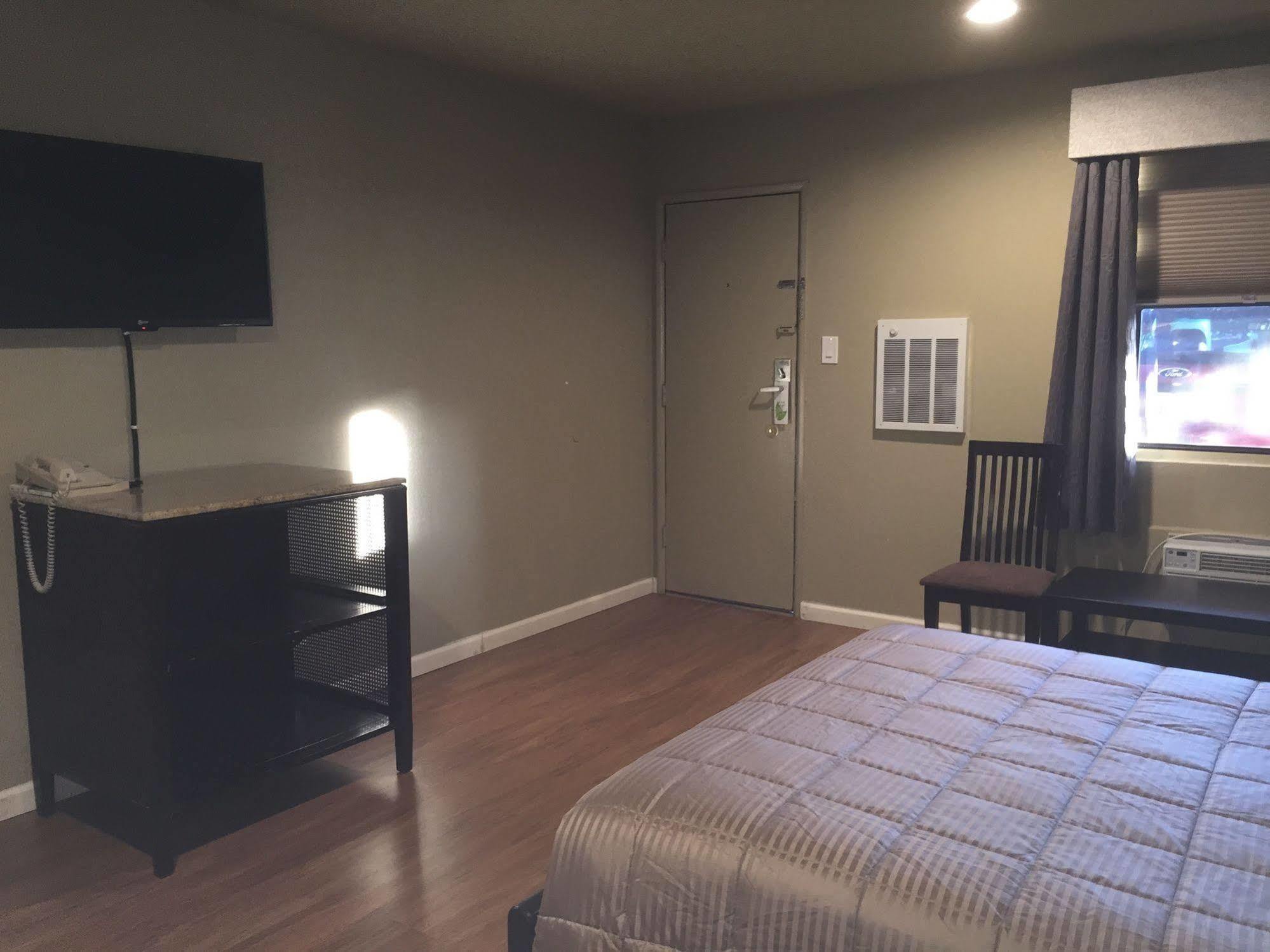 Rodeway East Route 66 Inn 2*