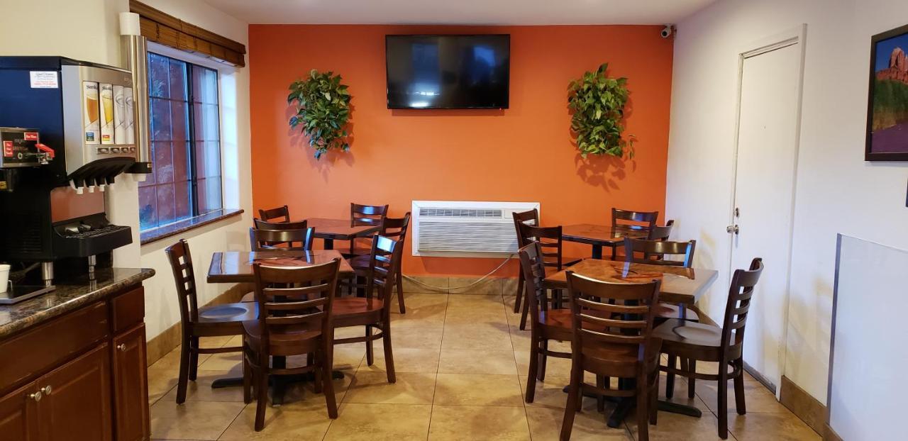 Motel Howard Johnson By Wyndham West 2*