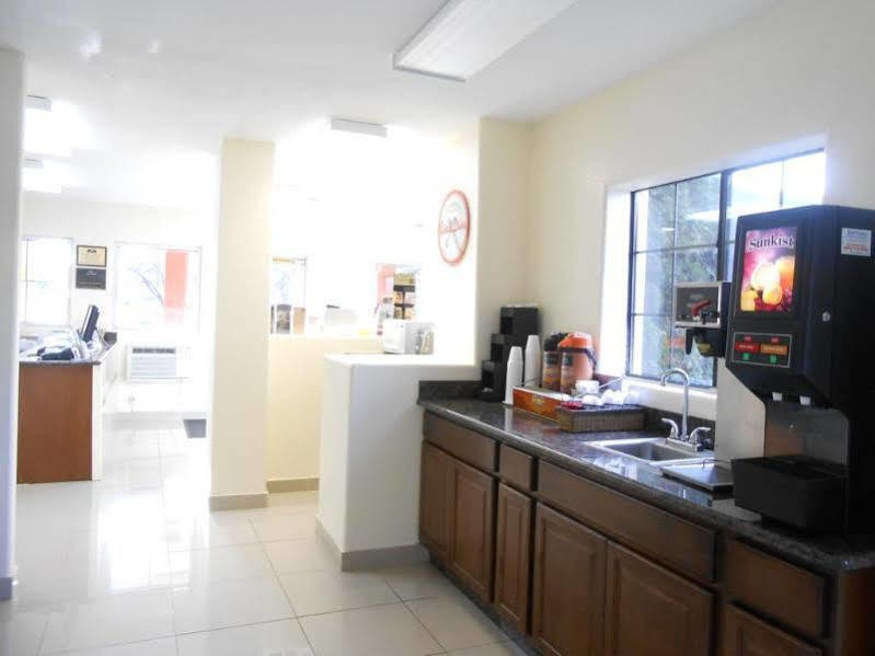 Motel Howard Johnson By Wyndham West 2*