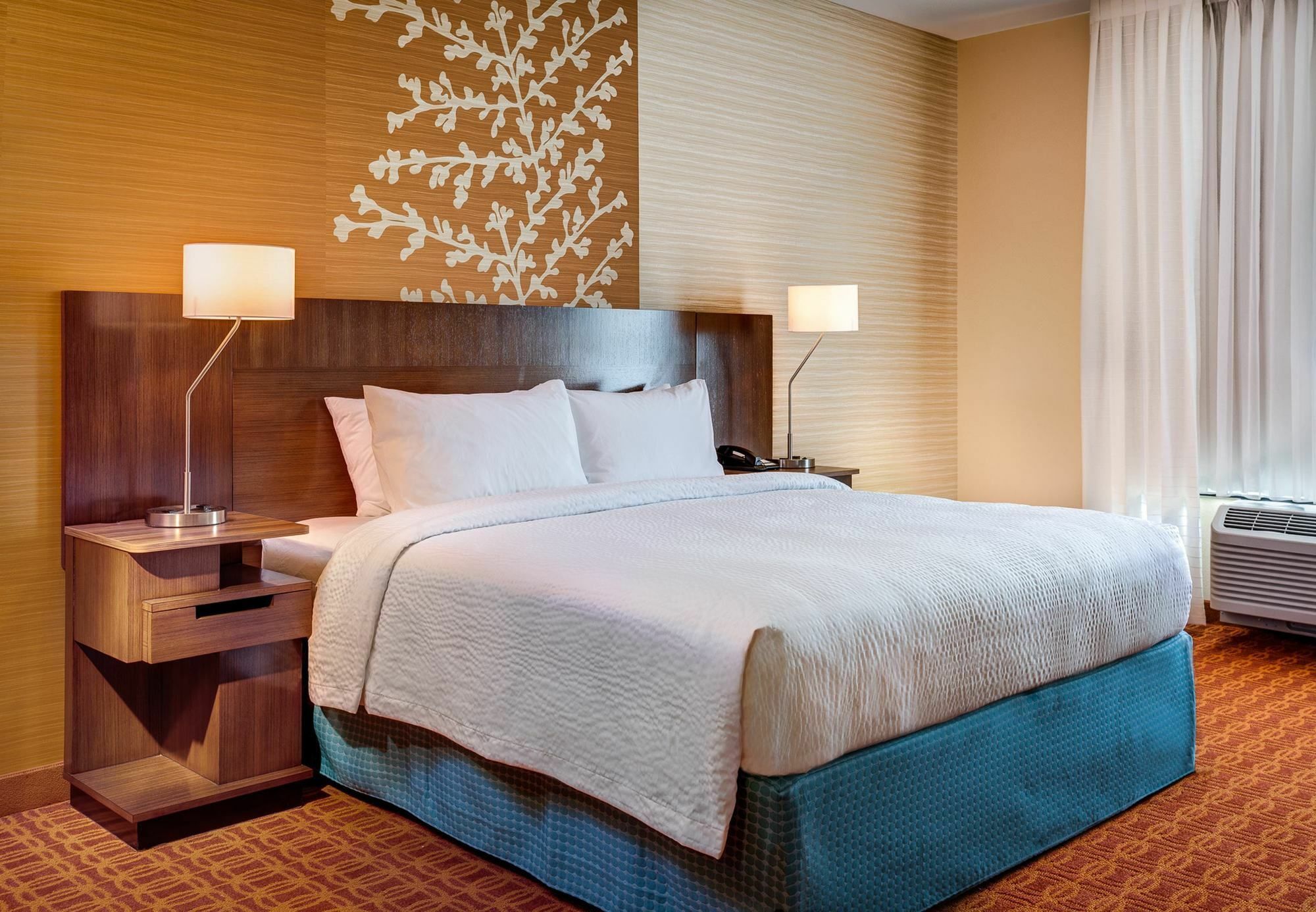Hotel Fairfield & By Marriott East