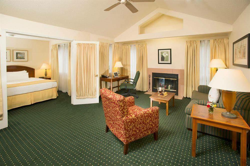 Sonesta Es Hotel