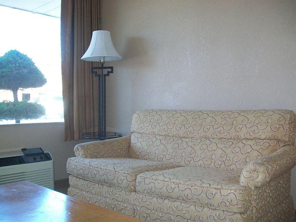 Travelodge - Nau Conference Center Motel