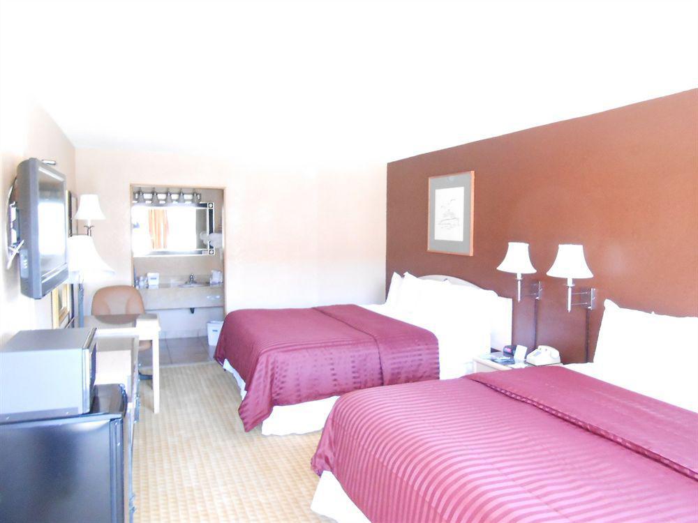 Travelodge - Nau Conference Center 3*