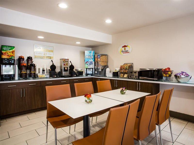 Super 8 By Wyndham Hotel
