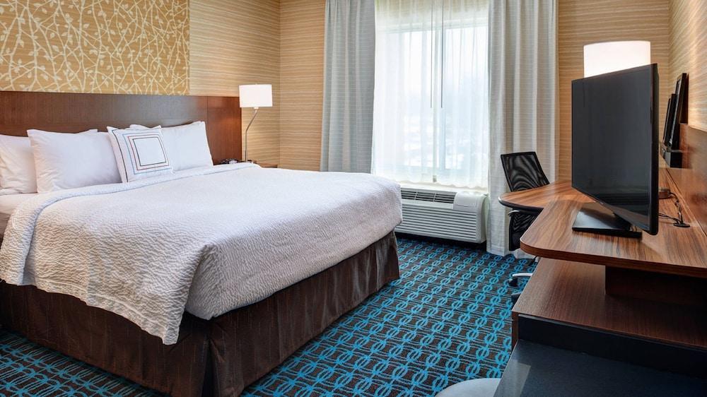 Hotel Fairfield & By Marriott East