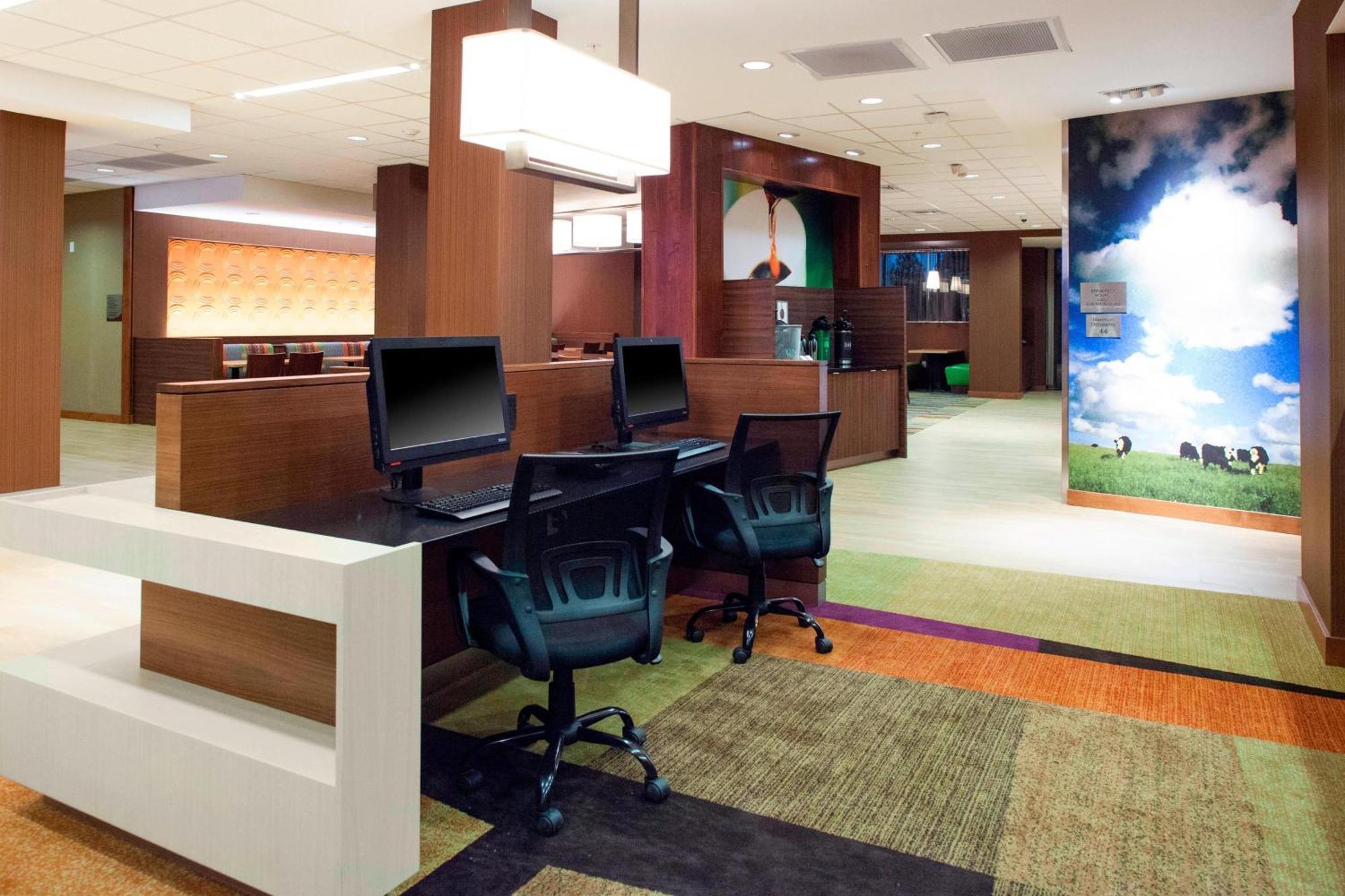 Fairfield & By Marriott East 3*