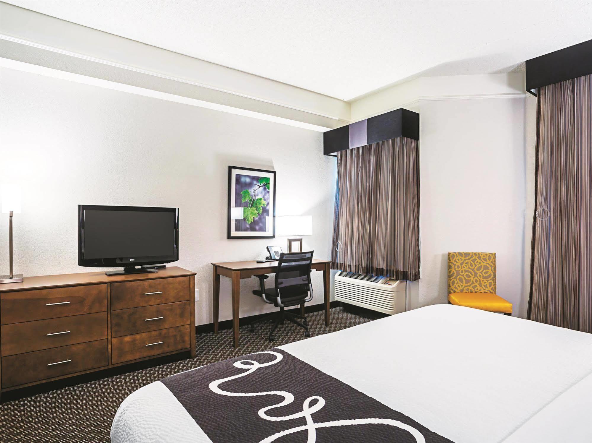 La Quinta By Wyndham Hotel