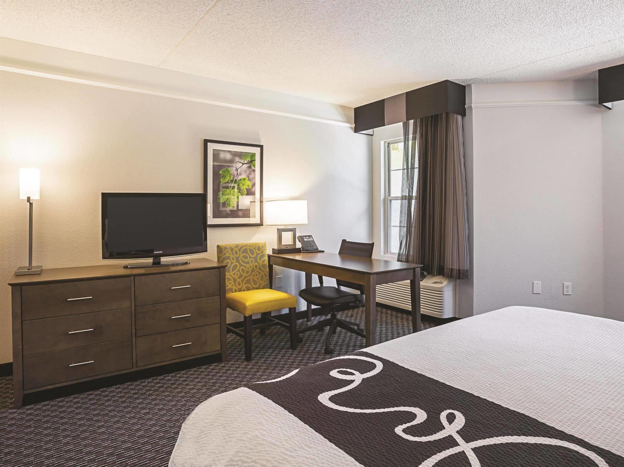 La Quinta By Wyndham Hotel