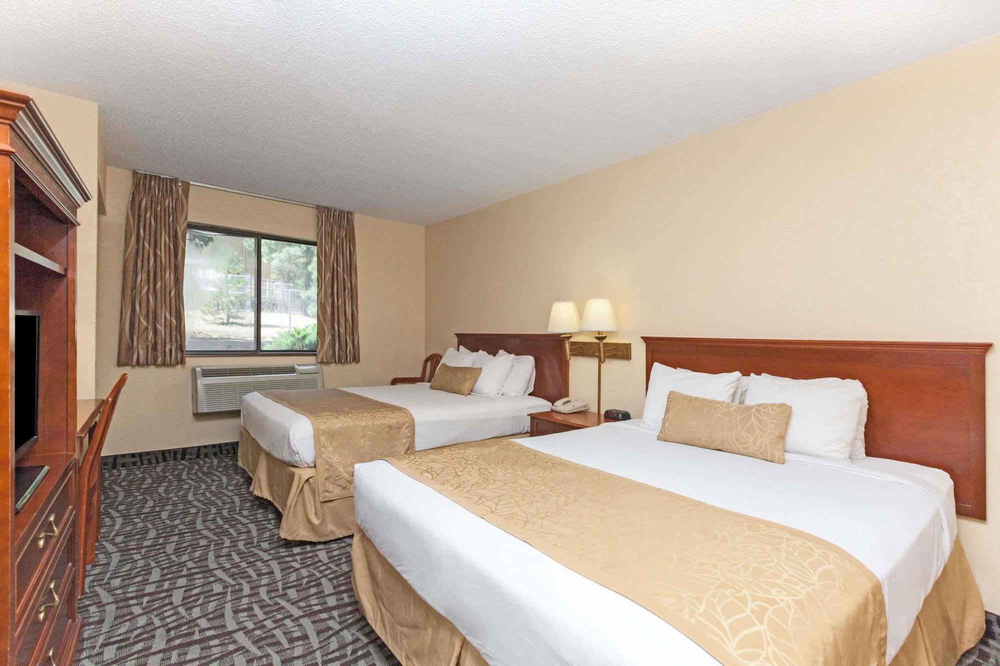 Super 8 By Wyndham Hotel
