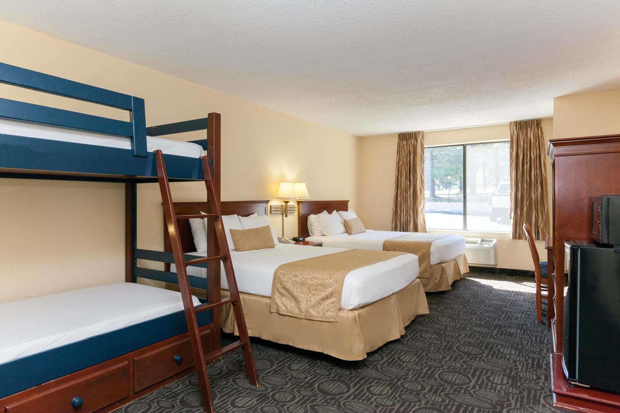 Super 8 By Wyndham Hotel