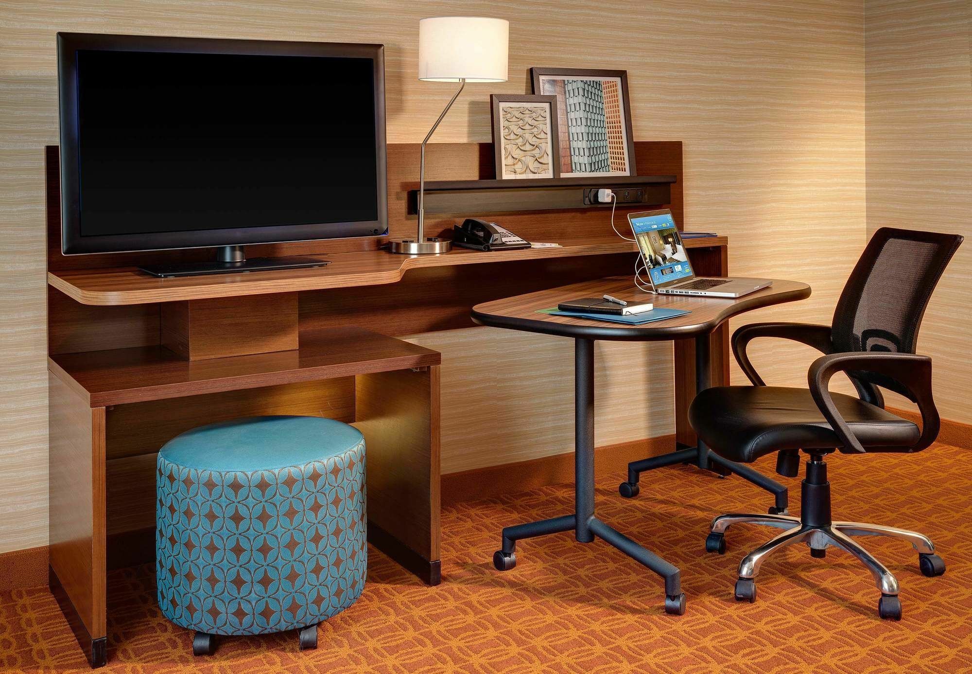 Hotel Fairfield & By Marriott East 3*
